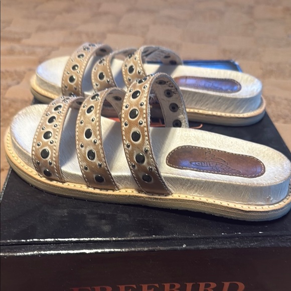 Stylish Women's Sandals with Gem Accents. Size 6. - Picture 5 of 5